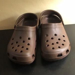 Brown Classic Crocs Size Women 6 Men 4